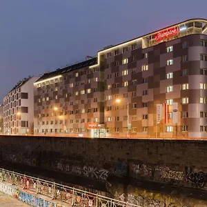 Hampton By Hilton West מלון וינה